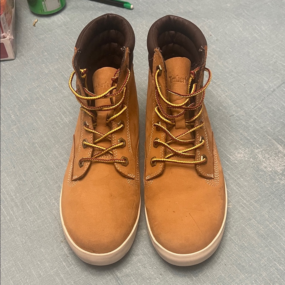 Timberland woMen's Tan Leather Lace-Up Boots
